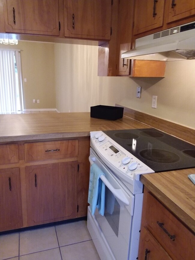 Building Photo - 2 bedroom 2 1/2 bath townhome in Arlington