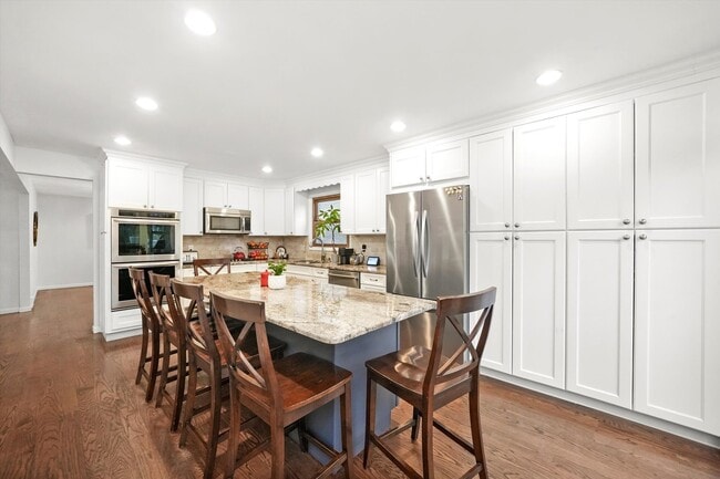 Building Photo - 5238 Pratt Ave