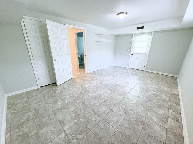 Building Photo - 103 Clarendon Dr