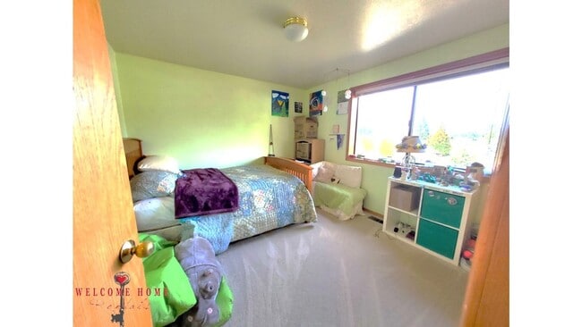 Building Photo - HUGE 5-BEDROOM home with separate BONUS ROOM!!  Large fenced yard!!!