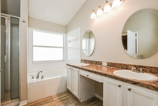 Building Photo - 25223 Ironwedge Dr