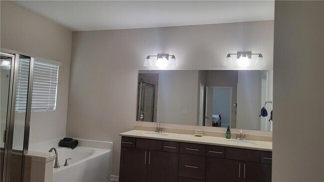 Building Photo - 5295 Rustic Ct