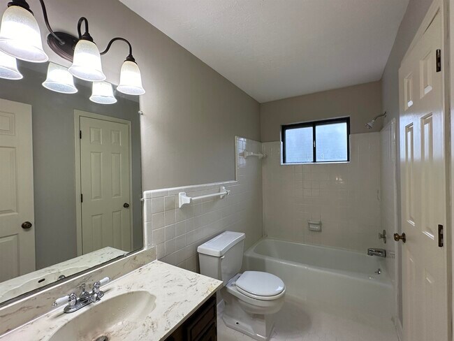 Building Photo - 1531 Cordova Rd