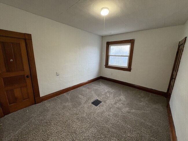 Building Photo - 211 S Morton St
