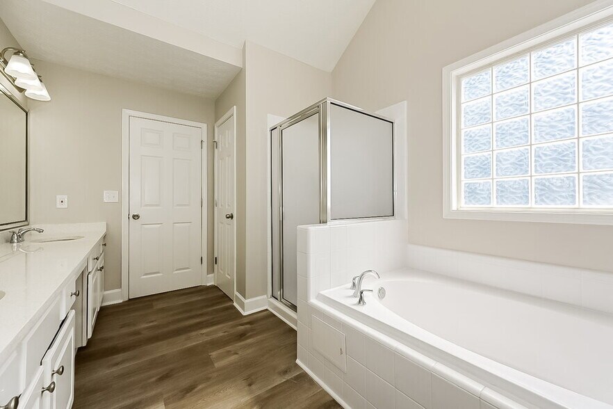 Building Photo - 7600 Crestwicke Crossing Dr