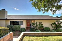 Building Photo - Updated 2 Bedroom Condo