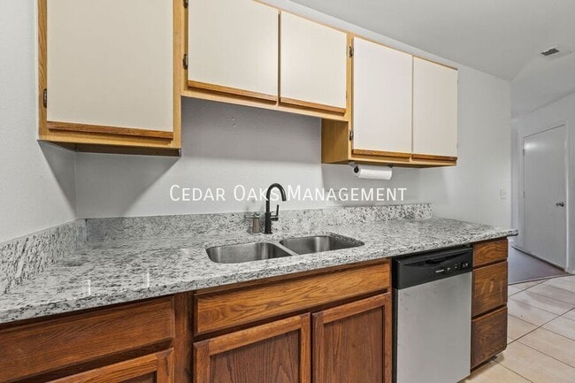 Building Photo - 5809 Samantha St