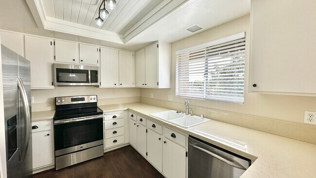 Building Photo - Beautifully Remodeled Upstairs Condo Unit with Private Balcony Patio in Downtown Fallbrook!