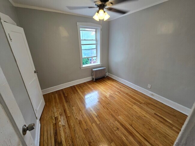 Building Photo - 4831 N Springfield Ave