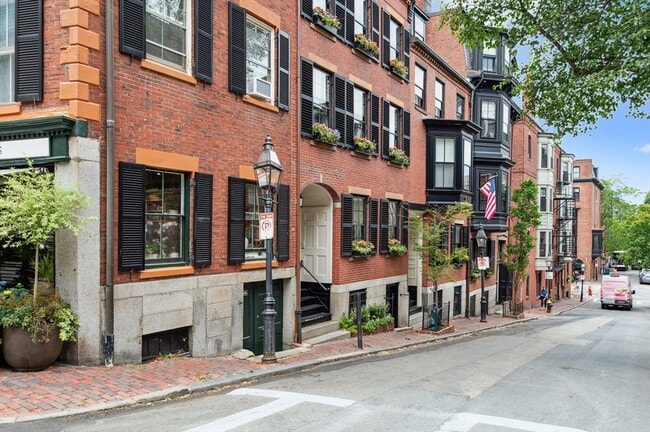 Building Photo - 5 Grove St