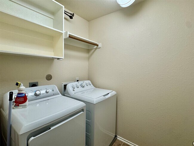 Building Photo - 6407 Densberry Ln
