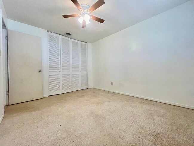 Building Photo - 235 Andros Dr