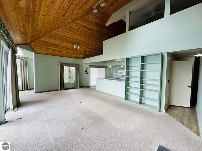 Building Photo - 776 N Yacht Club Dr