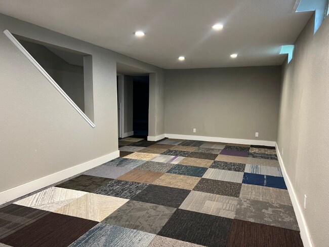 Building Photo - 7720 E Clay St