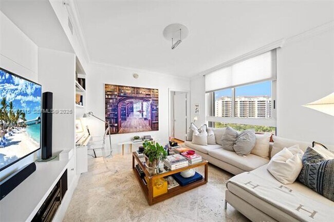 Building Photo - 789 Crandon Blvd