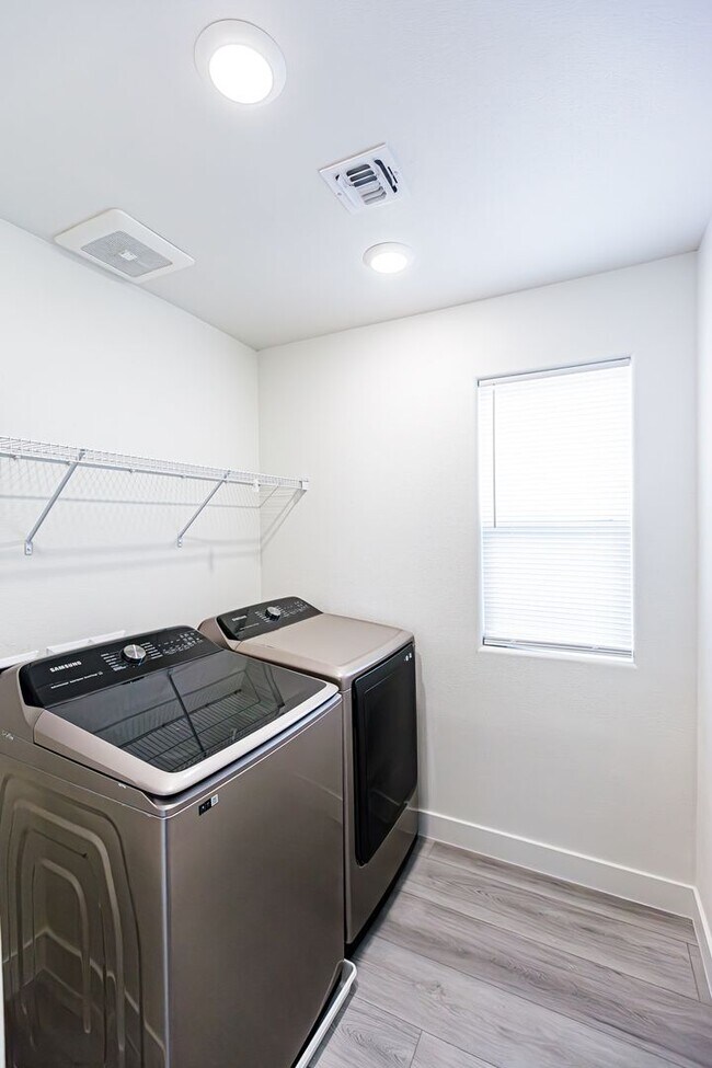 Building Photo - Beautiful 2-story home in a gated community