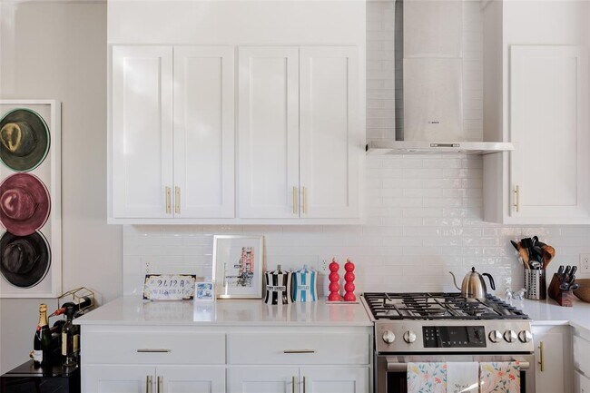 Building Photo - 2412 Wilson St