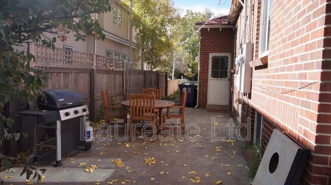 Building Photo - 536 Jackson St