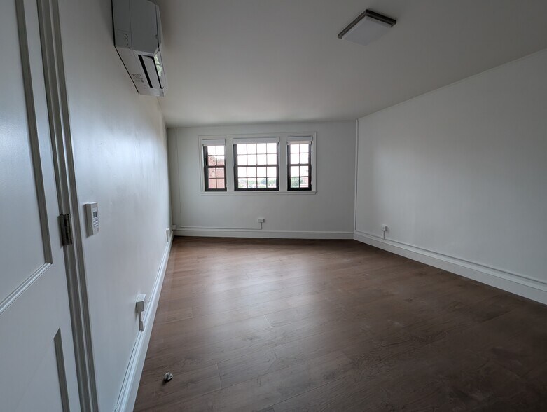 Building Photo - 19 Arrow St