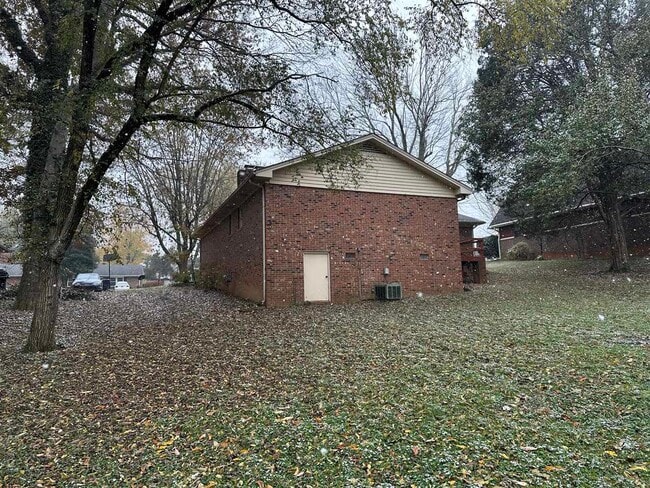 Building Photo - 722 Geronimo Way