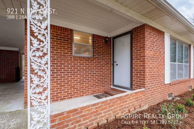 Building Photo - Updated 3 bedroom Home in Midtown