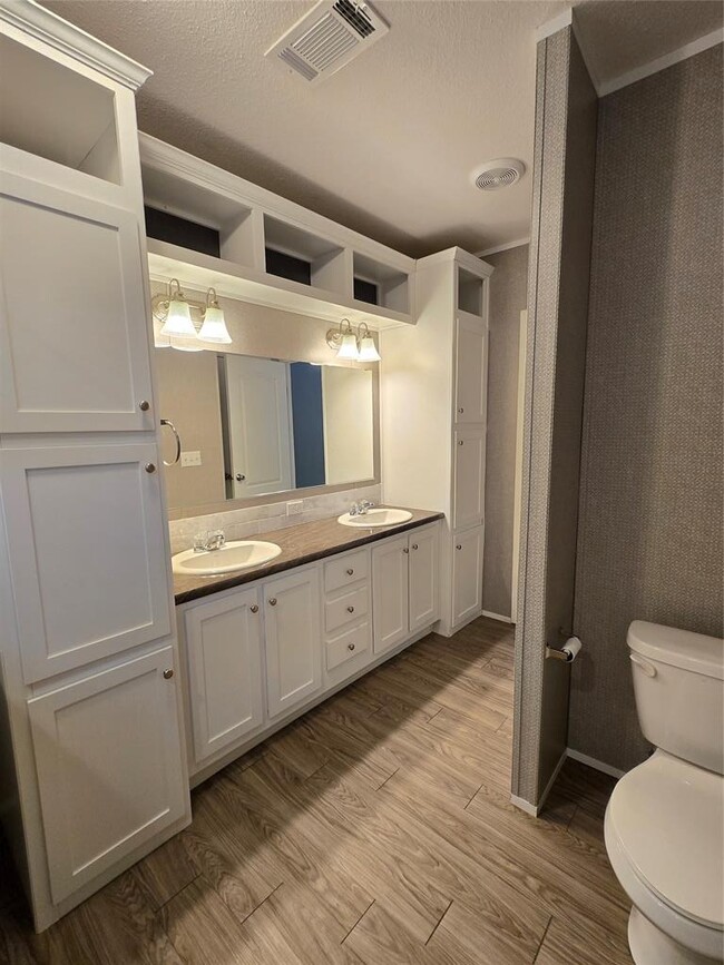 Building Photo - 1555 US-90