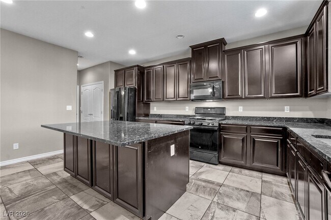 Building Photo - 12243 Loggeta Way