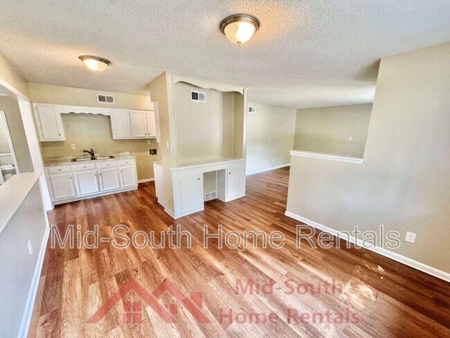 Building Photo - 2452 Debby Dr
