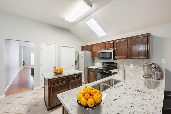 Building Photo - 5900 Rising Meadow Dr