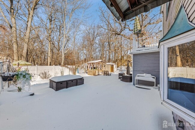 Building Photo - 691 Cook Ave