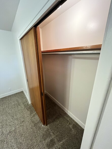 Building Photo - 303 N Bowdish Rd