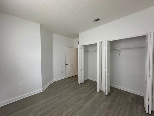 Building Photo - 2650 SE 16th Ter