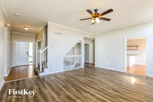 Building Photo - 819 Trailway Dr