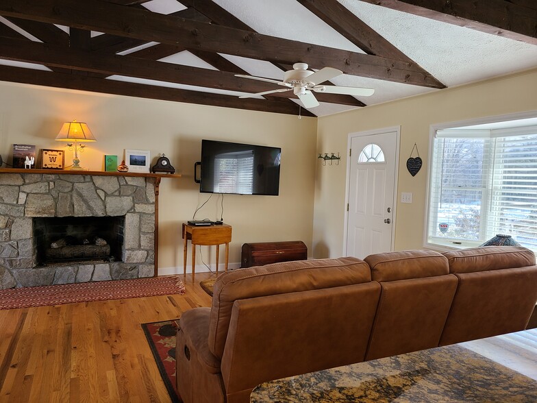 Building Photo - 998 Snaggy Mountain Blvd