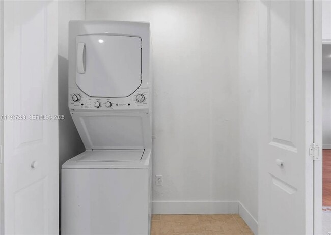 Building Photo - 14013 SW 90th Ave