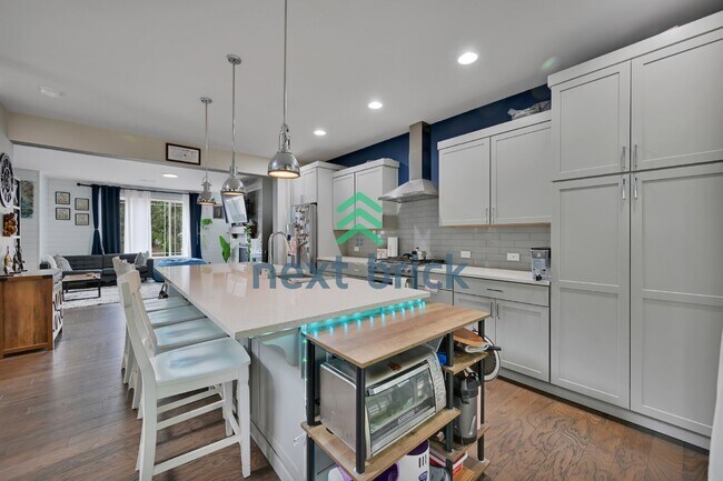 Building Photo - Spacious 3-Bed Oasis in Bothell with 3.5 Bathrooms and 2353 Sq Ft!