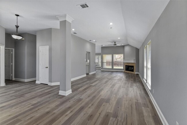 Building Photo - 630 Lakewood Dr