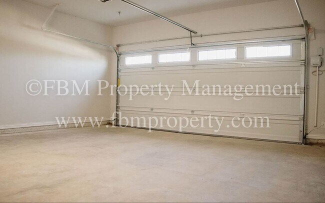 Building Photo - 2109 Layla Dr