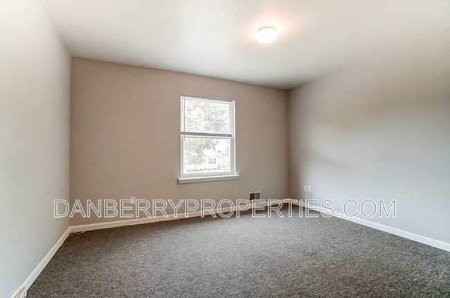 Building Photo - 3704 Willow Run Dr