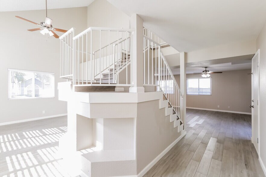 Building Photo - 441 S Maple