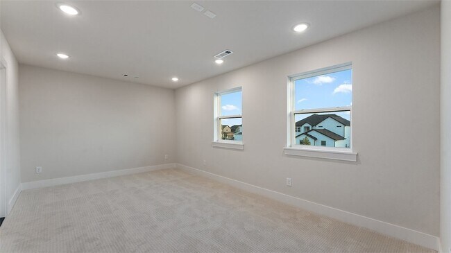Building Photo - 930 Moksha St