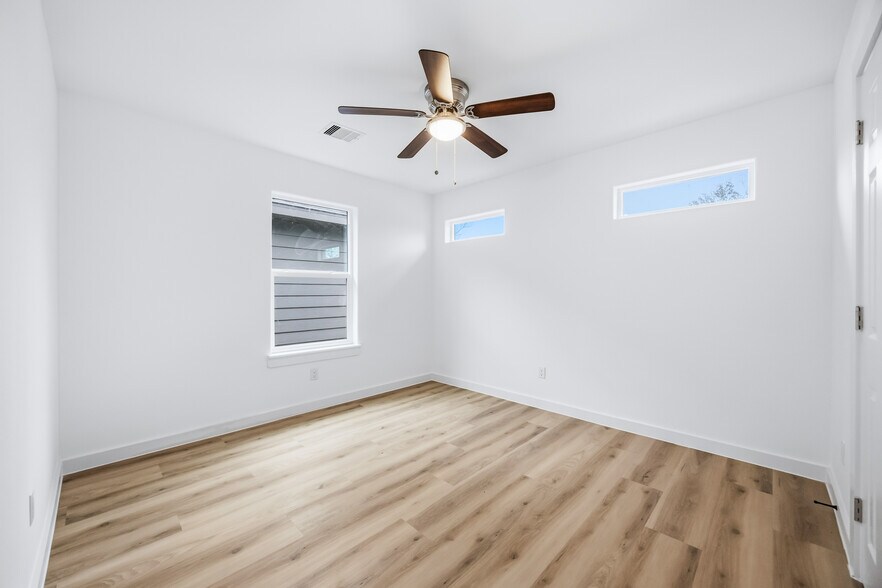 Building Photo - 9316 Sundown Dr