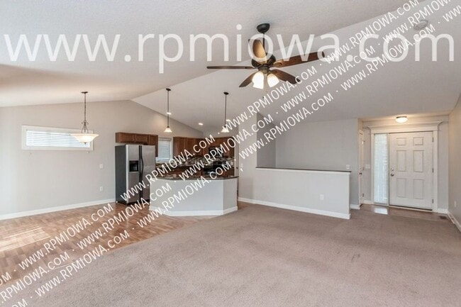 Building Photo - 5016 NE Innsbruck Dr