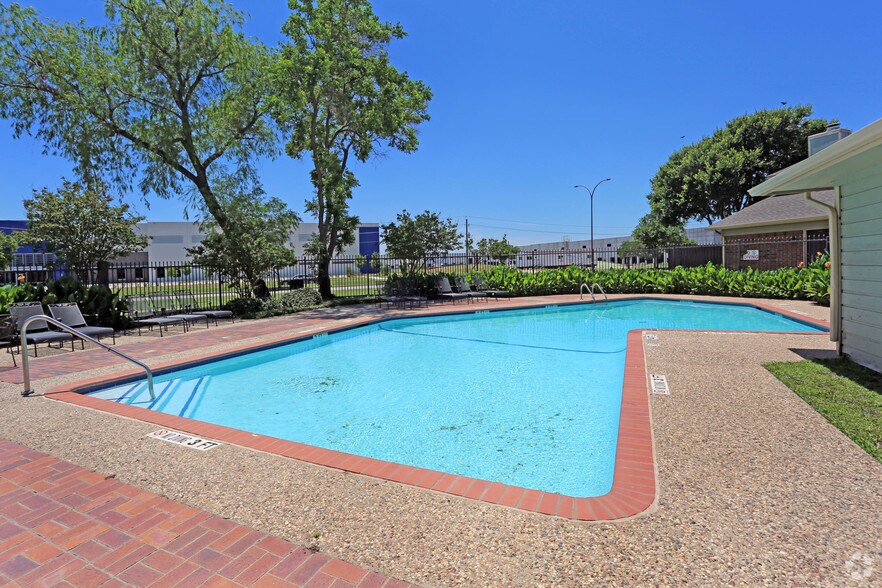 Pool 2 - Heather Glen Townhomes