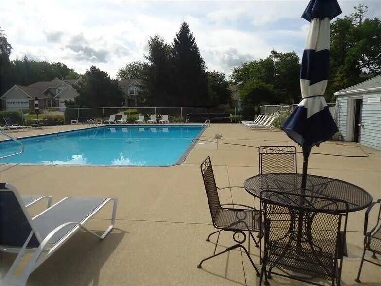 Building Photo - 3304 Baer Beach Rd