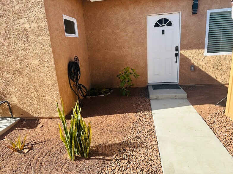 Entrance - 332 Ledgewood Ln