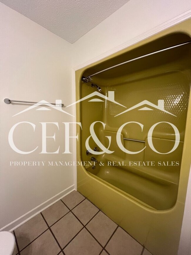 Building Photo - For Rent – Spacious 4 Bedroom, 2 Bathroom ...