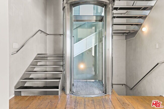 Building Photo - 1719 Appian Wy