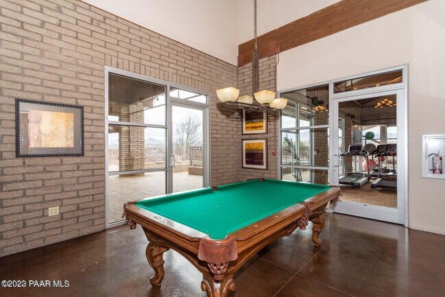 Building Photo - 926 N Gomez St