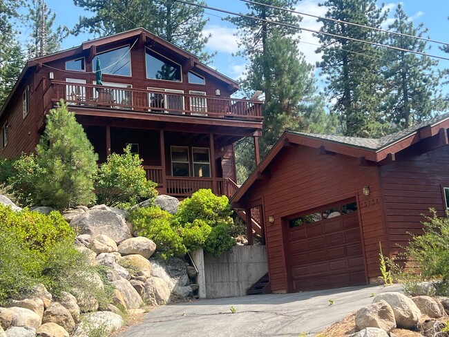 Building Photo - Truckee long term rental, furnished, above...